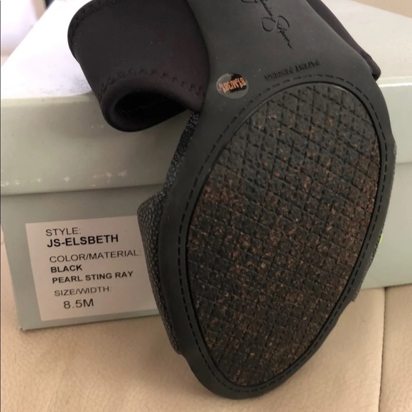 Jessica Simpson pump - Picture 2 of 2